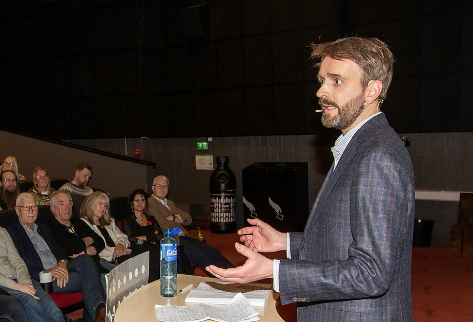 Helseminister Jan Christian Vestre på besøk i Kristiansund høsten 2024. Her møter han befolkningen i Caroline konferansesenter.