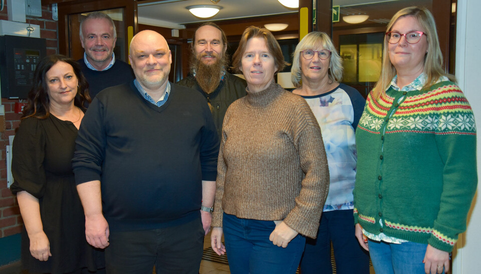 Samarbeidspartiene som har politisk flertall i Kristiansund: F.v.: Berit Tønnesen (gruppeleder Arbeiderpartiet), Kjell Neergaard (ordfører AP), Stig Anders Stensvik Ohrvik (gruppeleder Nordmørslista), Sigve Torland (Rødt), Gro Santi Johnsen (Miljøpartiet de Grønne), Jorunn Karin Kvernen (Senterpartiet) og Line Karlsvik (Sosialistisk Venstreparti).