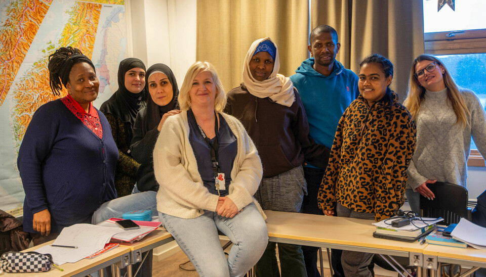 Deltakere og rektor (f..v.:) Pacifique (fra Kongo), Shima (fra Afghanistan), Amal (fra Syria), rektor Marit Wærstad ved Kristiansund voksenopplæring, Chantal ( fra Kongo), Elysé (fra Kongo), Adhanet (fra Eritrea) og Kristina (fra Ukraina).