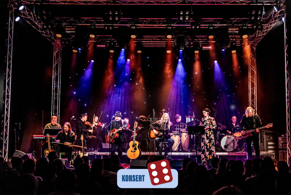 F.v.: Rune Tylden (piano), Inge Bævre (gitar/steelgitar), Trond Helge Johnsen (vokal/gitar), Øivind «Elg» Elgenes (vokal/gitar), Simon Kongshaug (perkusjon), Inger Lise Bøe (vokal), Freddy Bolsø (trommer), Kyrre Sætran (bass). Strykere: Trond Harald Saltnes (1. fiolin), Odd Sonntag (2. fiolin), Geir Heggdal (bratsj), Kristian Ferenc Sylthe (cello).