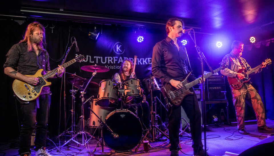 F.v: Dan Stian Brill (gitar), Geir Benzin Bøe (trommer) Hans Ivar Wik (bass og vokal), og Torstein Endal (gitar).