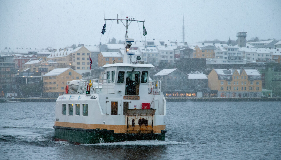 M/S Angvik i rute over sundet fra Kirkelandet til Nordlandet.