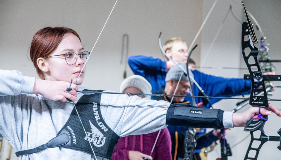 F.v.: Marte-Emilie Ulriksen Drågen, Sofie Jing Leren Leknes, Herman Bersås og Simen Mahle fra IL Goma Bueskyting.