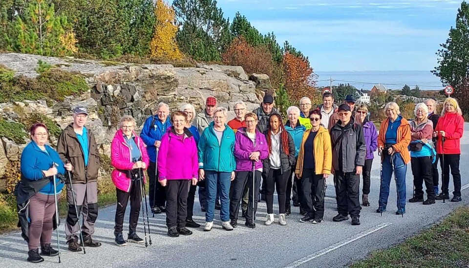 Fra en av Averøy turgruppe sine turer der 25 glade turvandrere gikk skoleveien mellom Sveggen og Øksenvågen