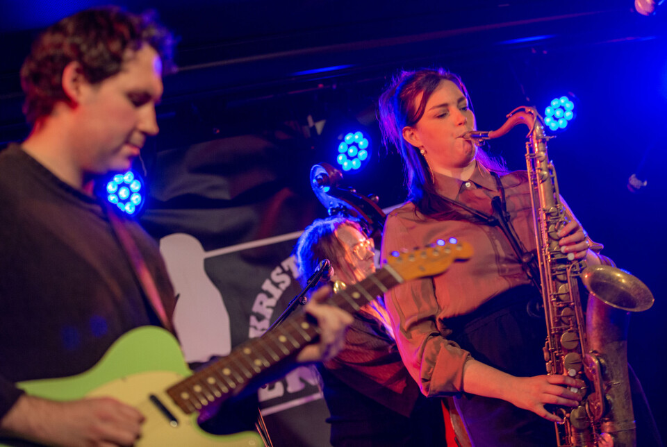 Shakai. F.v.:Simen Walle på gitar, Elisabeth Lid Trøen på saksofon og, Eline Rafteseth på bass og vokal bak.