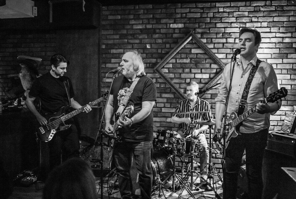 F.v.: Hans Ivar Malé-Wik (bass), Takis Tsamouropoulos(gitar/vokal), Kjetil Høyvik (trommer/ vokal), Åge Sæther (gitar/vokal).