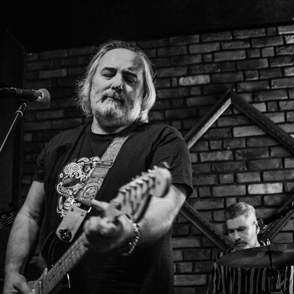 F.v.: Takis Tsamouropoulos(gitar/vokal) og Kjetil Høyvik (trommer/ vokal).
