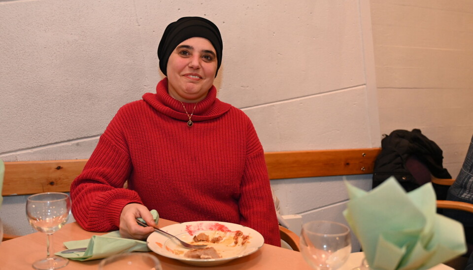 Rim Almama fra Syra nyter en matrett fra Afganistan som heter «Kofta». Det er kjøttboller av lam eller storfe, blandet med løk, hvitløk, koriander, spisskummen og kardemomme, kokt i en tomatbasert saus. Retten ble servert med «Challow», krydret basmatiris.