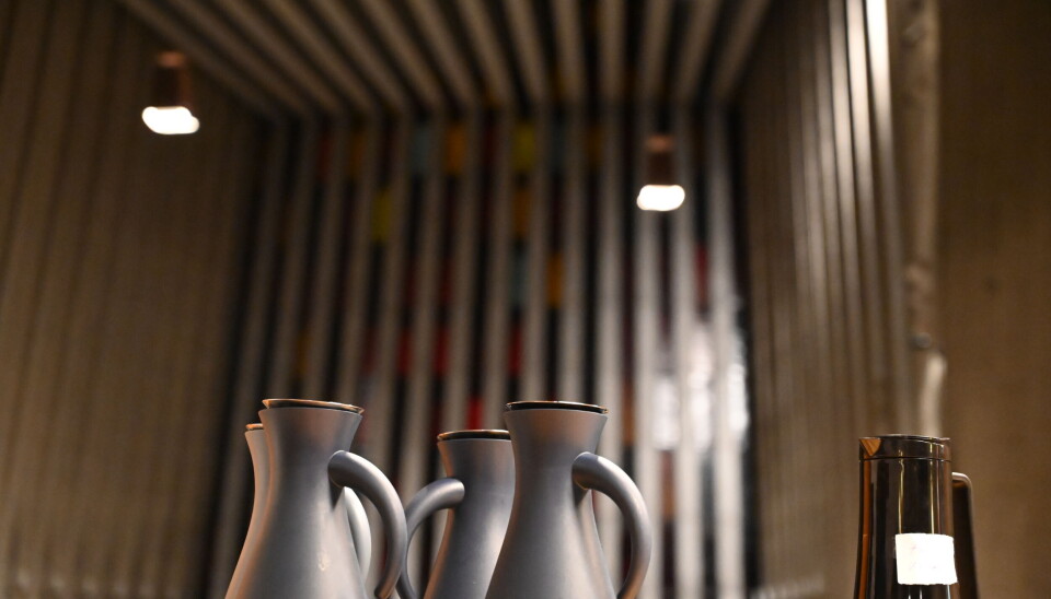 Kirke. Og kaffe. To ting som hører sammen i norske kirker. I tillegg drikker en del av de internasjonale gjestene en del mer te enn hva nordmenn gjerne gjør.