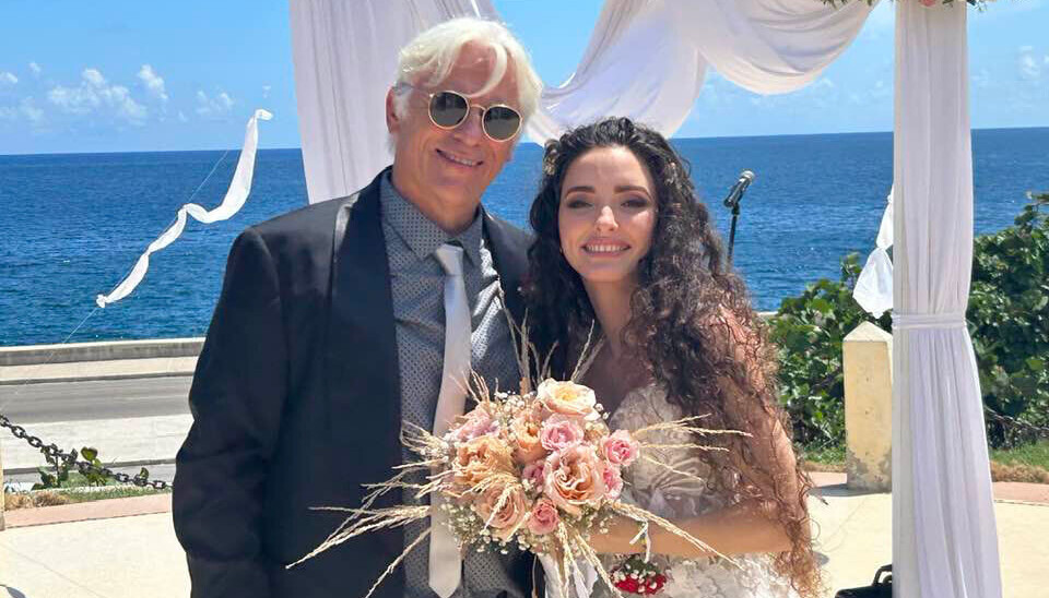 Bryllupsbilde av Aage Georg Sivertsen og Yalena Figueroa.