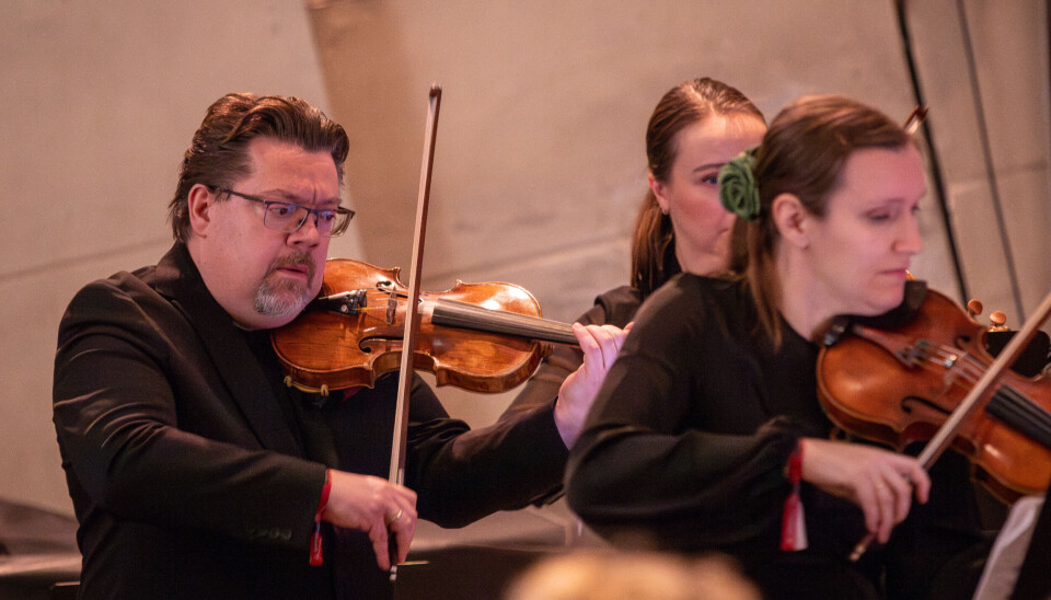 Alexander Robson er sønnen til Margaret Rensvik, som forøvrig er kjent for de fleste kristiansundere som en pilar i byens musikkliv sammen med avdøde musikknestor, Peder A. Rensvik gjennom nærmere 50 år.