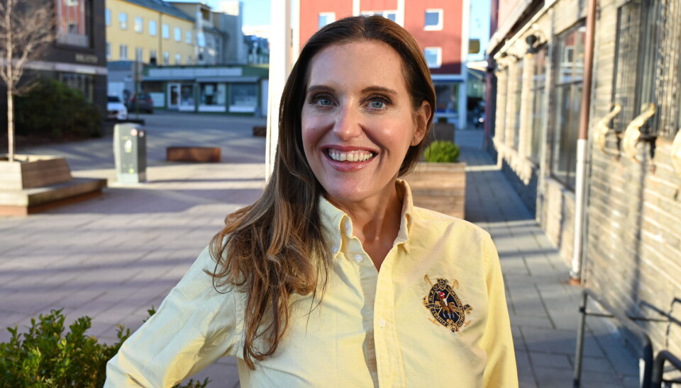 Gunda Marie Bruce foran Grand Hotell i Kristiansund sentrum.