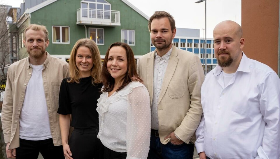 F.v.: Jonas Udjus Frorud (prosjektleder i AUDI – Avdeling for utvikling og digital innovasjon i Kristiansund kommune), Hege Kristin Sjåvik Hånde (system- og tjenestedesigner i AUDI), Merethe Blisten (produktleder i KS Digital), Erik Ingebrigtsen leder i AUDI) og Ole Morten Didriksen (seniorutvikler i AUDI) er veldig godt fornøyd med at de nå skal jobbe mye tettere sammen fremover til det beste for innbyggere over hele landet.