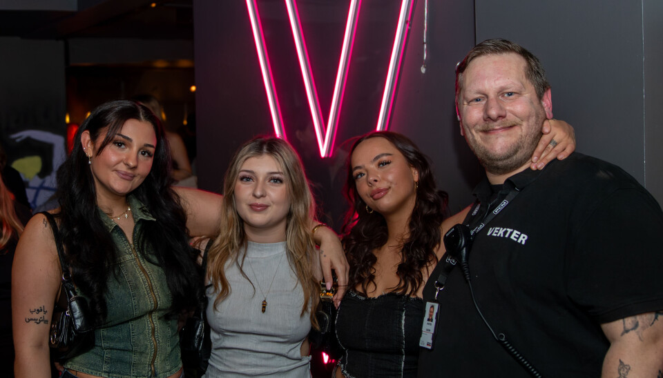 F.v: Vera-gjestene Lena Skålvik, Lina Maria Kirilov, Tuva Wilhelmine Waagbø og vekter Kristian Stabursvik.