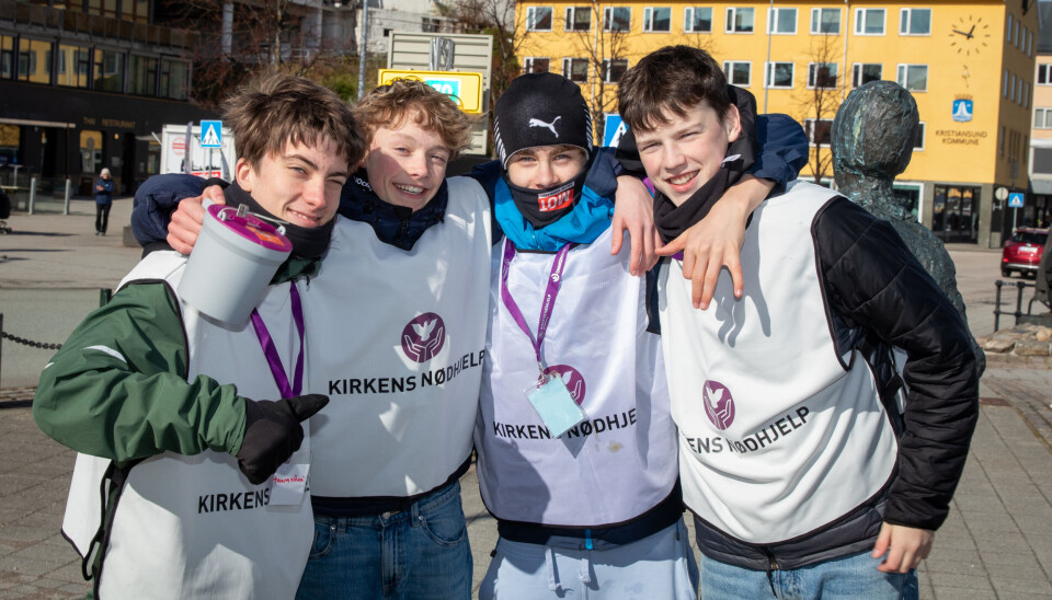 Engasjert gjeng ved piren midt i byen. Fv Ludvig Jordahl Knudseth (15), Patrick Morch-Olsen (14), Leon Hansen (14), William Weidel (15), fra Kristiansund.