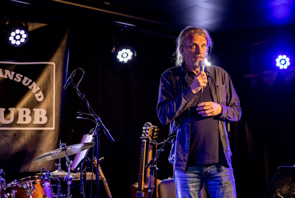 Geir Obed Nordli Kristiansund Jazzklubb introduserte Jazz-trioen, som ikke har et navn. Du kan komme med forslag i kommentarfeltet på Facebook.