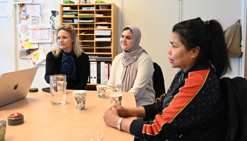 Silje Kruse, Hajar Jafjaf og Nittaya Ingeborgvik rundt møtebordet hos Jobbsjansen.
