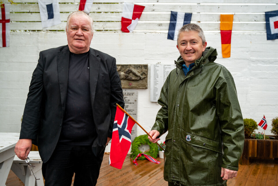 Fra venstre, Terje Lyster, Styreleder i Konvoibyen og Erling Winje, initiativtaker til Minnesmerket.