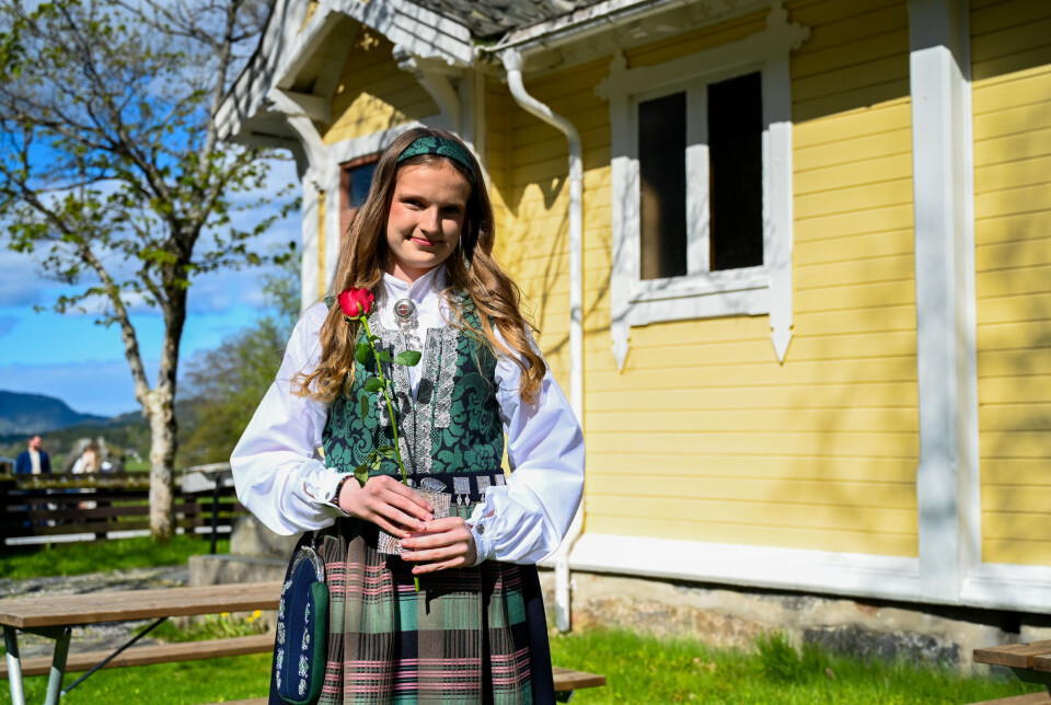 Adea Laupstad Kjønnøy (14) etter konfirmasjonen i Frei Kirke