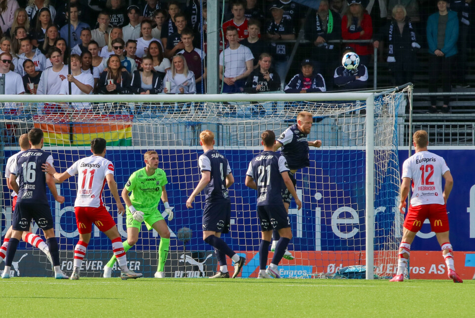 Kaptein Dan Petter Ulvestad er høyt oppe og rydder opp.
