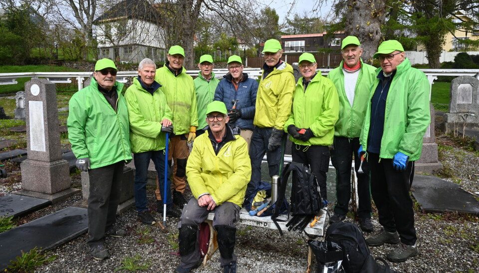 Fra venstre: Harald Rødahl, Tor Andresen, Arve Strømman, Aage Dyrseth, Kjetil Barman, Stein Stokstad, Aage Mokkelbost, Øyvind Solbjør, Jan Ragnar Gjestad. Foran: Per Einar Ersvik. De var travelt opptatt, men vi fikk tatt bilde.