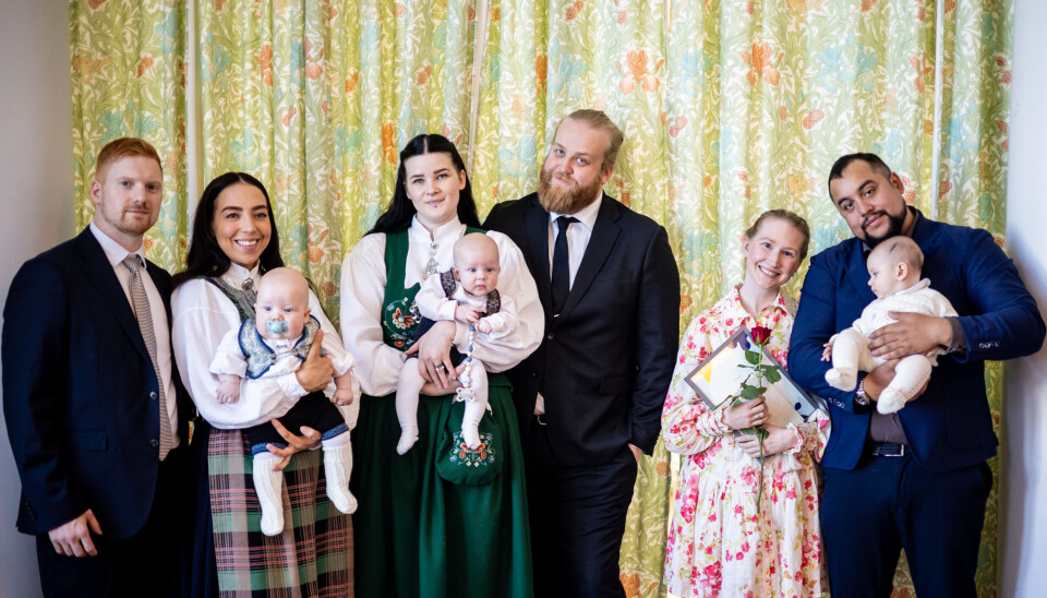 Fra venstre: 1. Vetle Næss Haugen med foreldrene Amanda Kristin Næss og Hallgeir Haugen. 2. Oliver Jenssen Gjersvold med foreldrene Stine Hammerø Jenssen og Sivert Jørgensen Gjersvold. 3. Amund Fagereng Heldal med foreldrene Malin Therese Fagereng og Ole Martin Heldal.