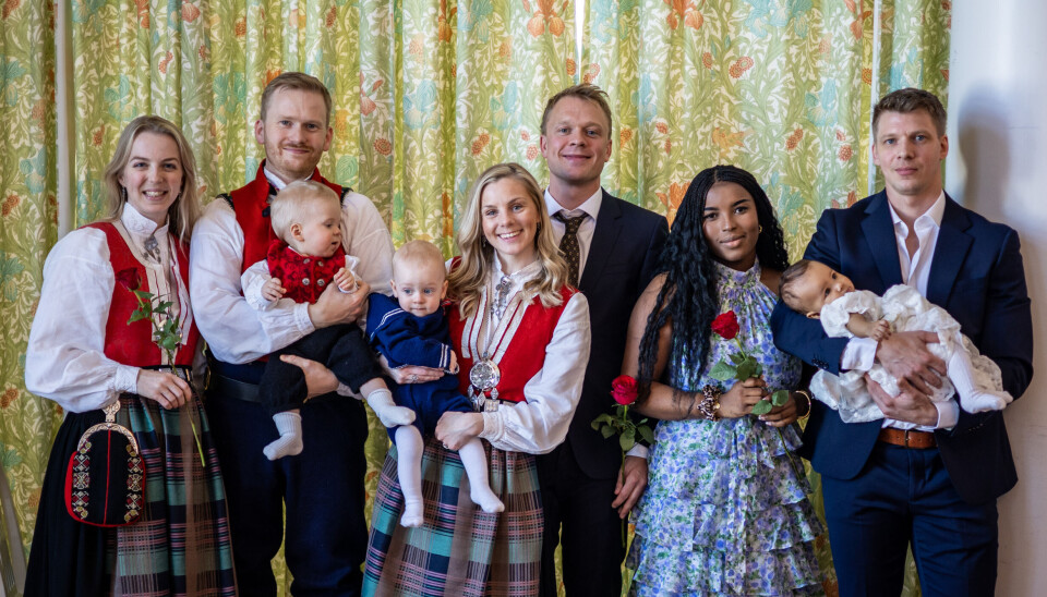 Fra venstre: 1. Isak Dalsegg Krane med foreldrene Synne Dalsegg Johnsen og Sindre Krane Olsen. 2. Filip Taknes Lian med foreldrene Sanna Hauan Taknes og Ole Ingolf Kværner Lian. 3. Winnie Josefin Sissoko Hermansson med moren Mawa Sissoko.