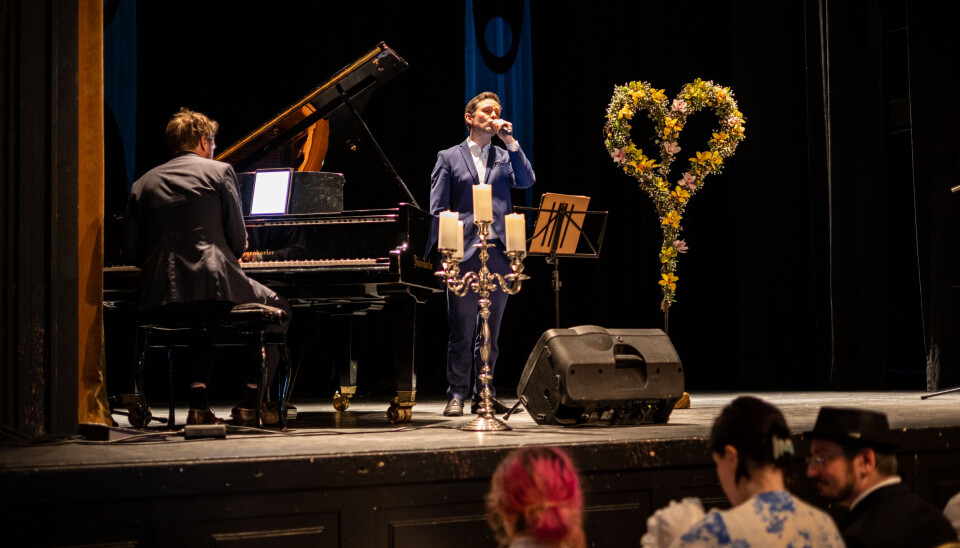 Pianist Arne Torvik og vokalist Ole Andreas Silseth.