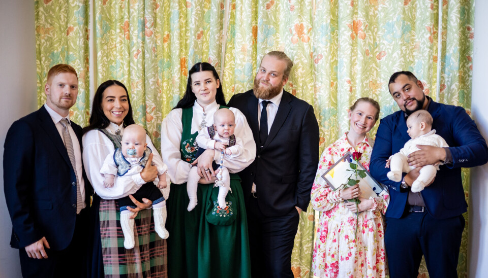 Fra venstre: 1. Vetle Næss Haugen med foreldrene Amanda Kristin Næss og Hallgeir Haugen. 2. Oliver Jenssen Gjersvold med foreldrene Stine Hammerø Jenssen og Sivert Jørgensen Gjersvold. 3. Amund Fagereng Heldal med foreldrene Malin Therese Fagereng og Ole Martin Heldal.