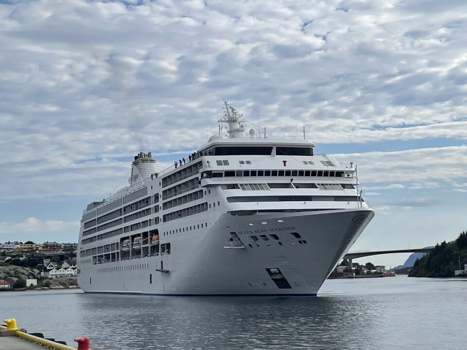 Seven Seas Mariner på tur inn til kai i Kristiansund.