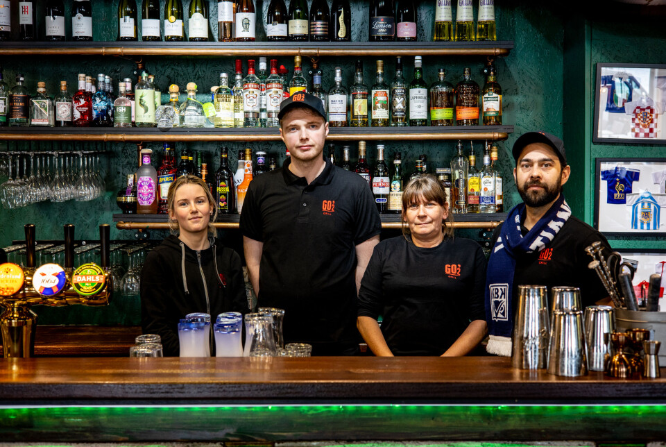 Fra venstre: Malena Sophie Tomassen (daglig leder), Tobias Hansen (bartendersjef),Wenche Skjølsvik (ansvarlig for brød og bakst) og Ruben Guerreiro (bartender).
