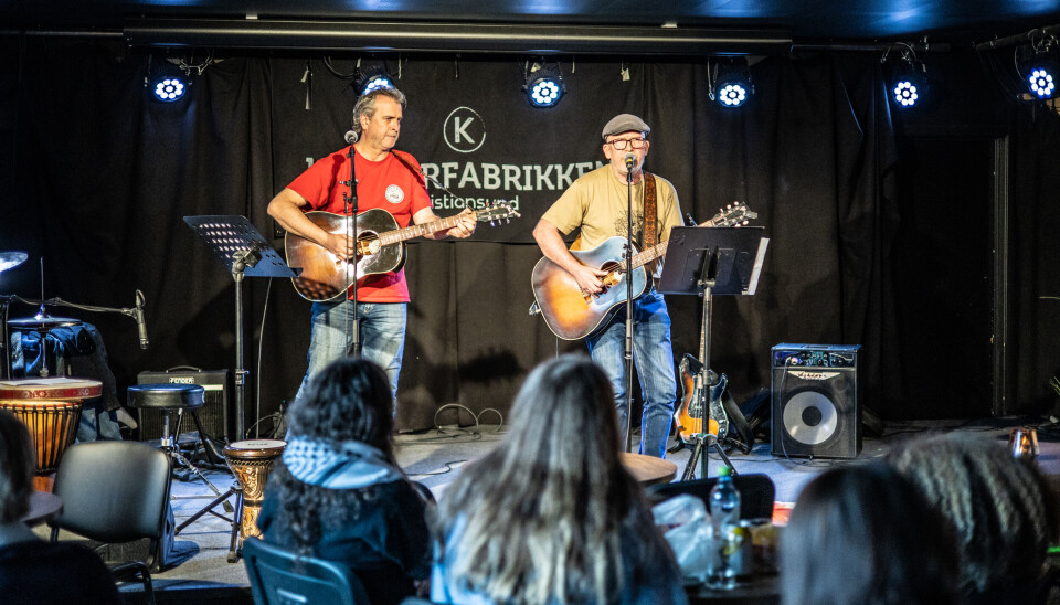 Duoen Vidar Fredsvik – gitar/sang og Alfred Leren – gitar/sang startet de kulturelle innslagene.