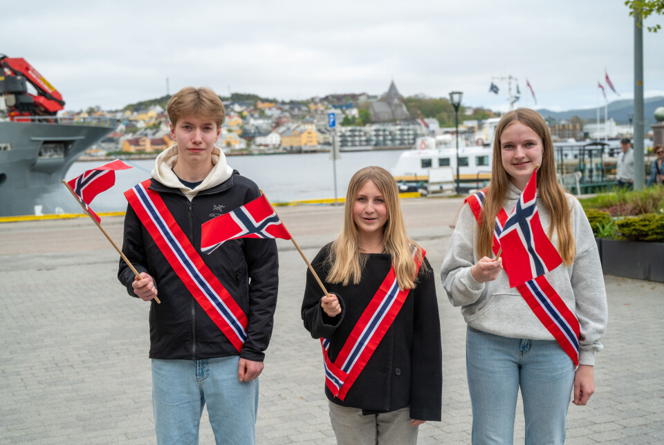 F.v. Marius F. Ringstad (16), Eira H. Nørbech (15) og Adea Kjønnøy (14) er Kristiansunds ungdomsråd sine representanter i 17. mai-komiteen 2025.
