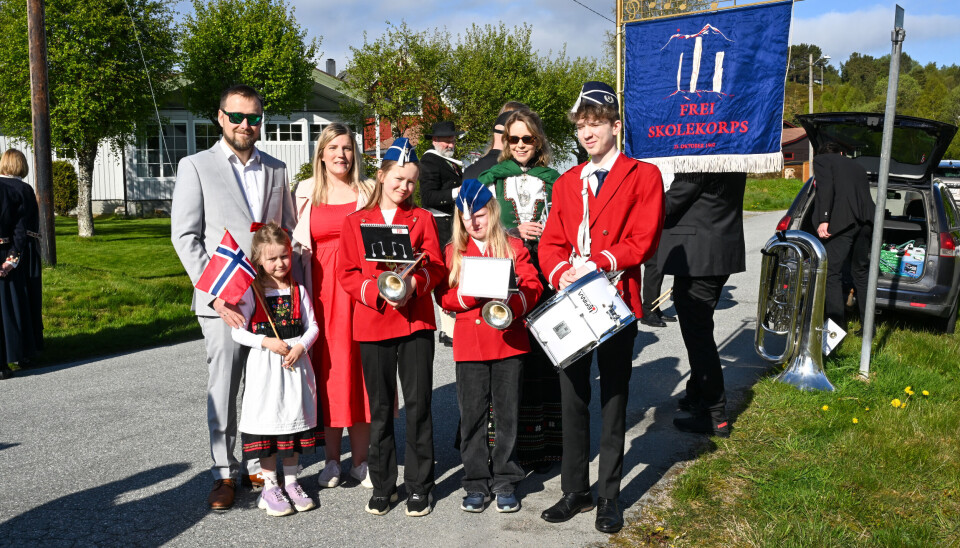 Her er gjengen samlet! F.v..: Magnus Fugelsnes, Sofie Fugelsnes, Marie Fugelsnes, Elvira Fugelsnes, Leah Mardal-Liabø, Britt Janne Mardal og Karsten Knudsen Michaelsen.