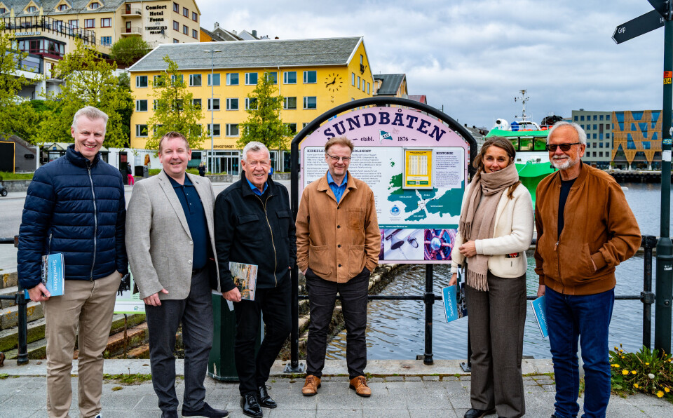 Fra venstre, Vegard Nekstad, styremedlem Sparebankstiftelsen Nordvest, Arild Dybå-Eidem, daglig leder, Kristiansund Kommunale Sundbåtvesen KF, Odd Einar Folland, daglig leder, Sparebankstiftelsen Nordvest, Arne Grødal, styreleder, Sundbåtstiftelsen, Carina Møller, styremedlem, Sparebankstiftelsen Nordvest og Ottar Guttelvik, styreleder, Sparebankstiftelsen Nordvest