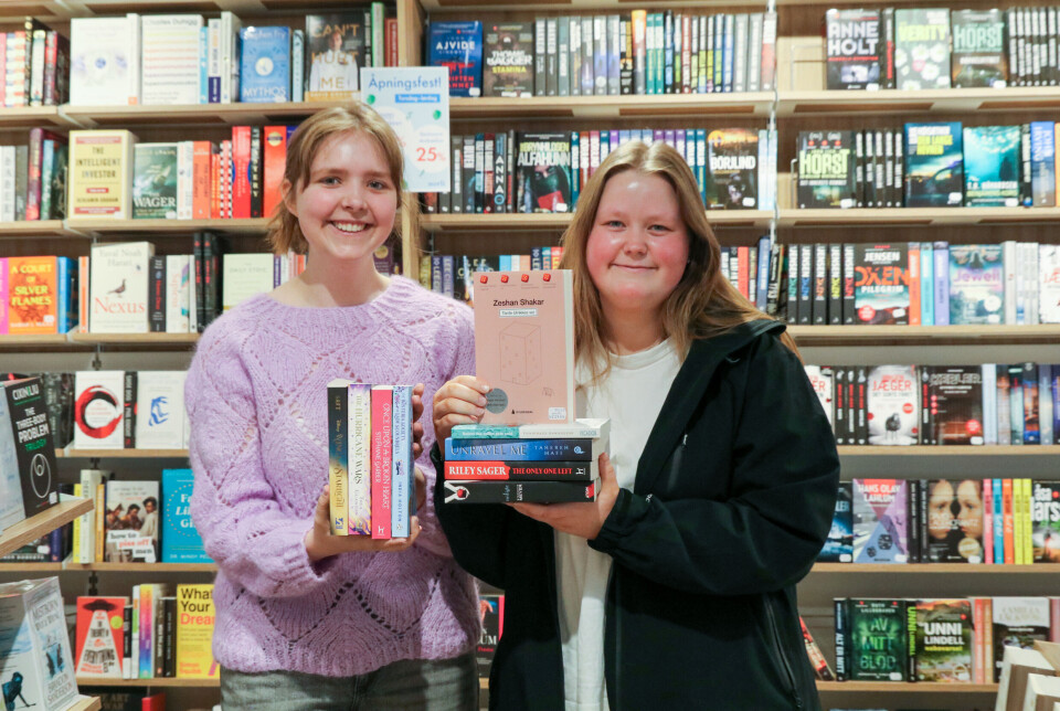 F.v.: Nora Kvammen Wimpelman (18) og Hedda Olava Tvestad (19).