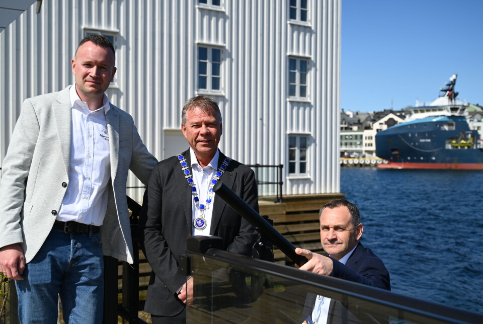 F.v.: Styreleder Roger Storsæther i Byggmestrenes forening i Kristiansund, styreleder Arild Koltveit i Byggmesterforbundet og daglig leder Harald Hansen i Byggmesterforbundet. FOTO: THOMAS MYRVANG