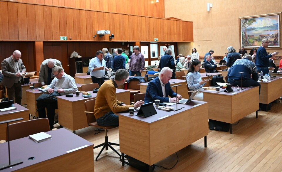 Kommunestyret i Kristiansund tar seg en pause i møtet.