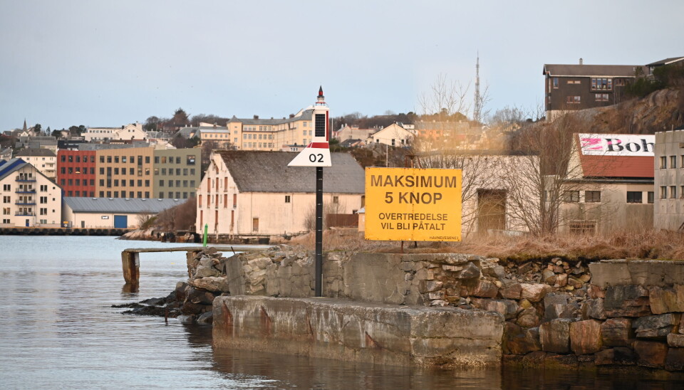 Noe av tomten i Strandgaten på Goma sett fra sjøen.