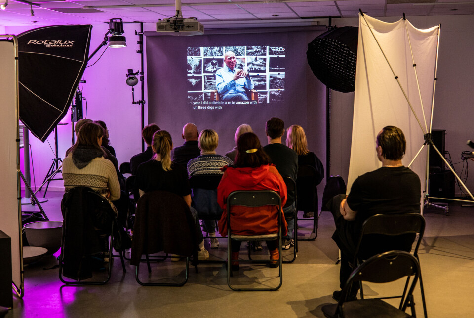 WORKSHOP: Deltakere ser dokumentar om Sebastião Salgado under åpningen av Nordic Light 2.0-workshopen.