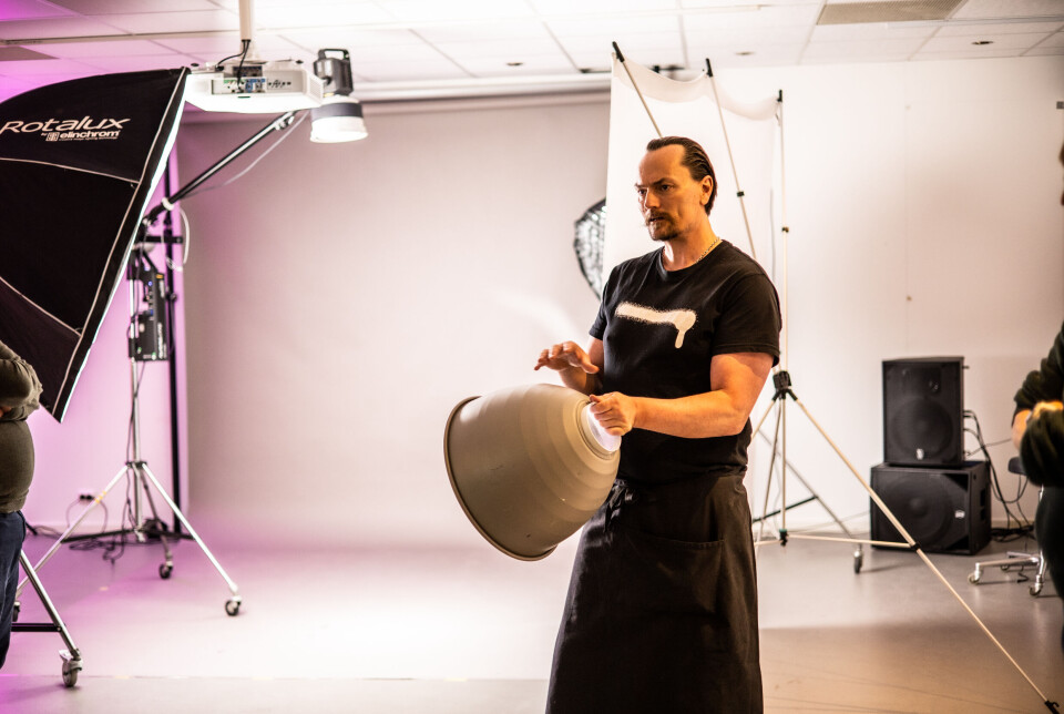 WORKSHOP: Arne Beck demonstrerer lyssetting under Nordic Light 2.0-workshopen i Kristiansund.
