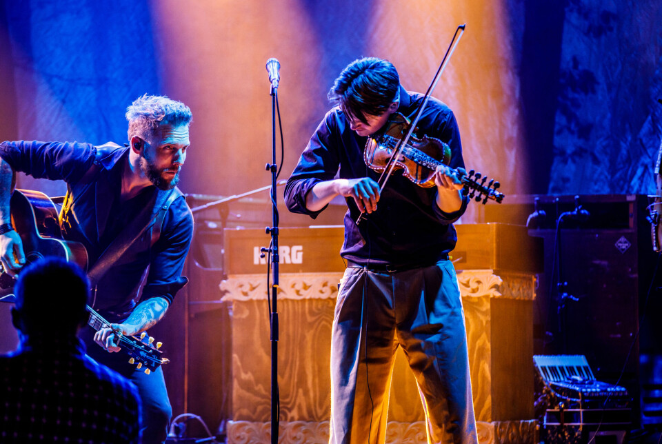 BYTING – fra venstre: Thomas Hellekås (vokal og gitar) og Trygve Liahagen (feler og kor).