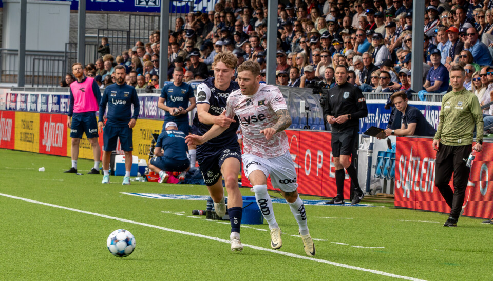 Tett match, og kamp om ballen.