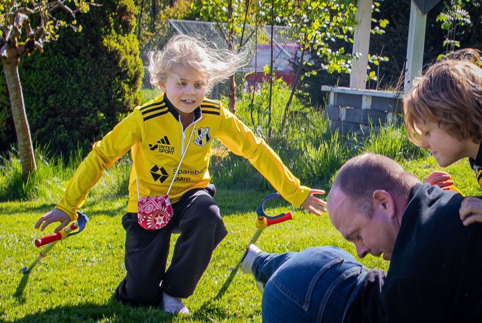 Leah kaster krykkene for å bryte laus!