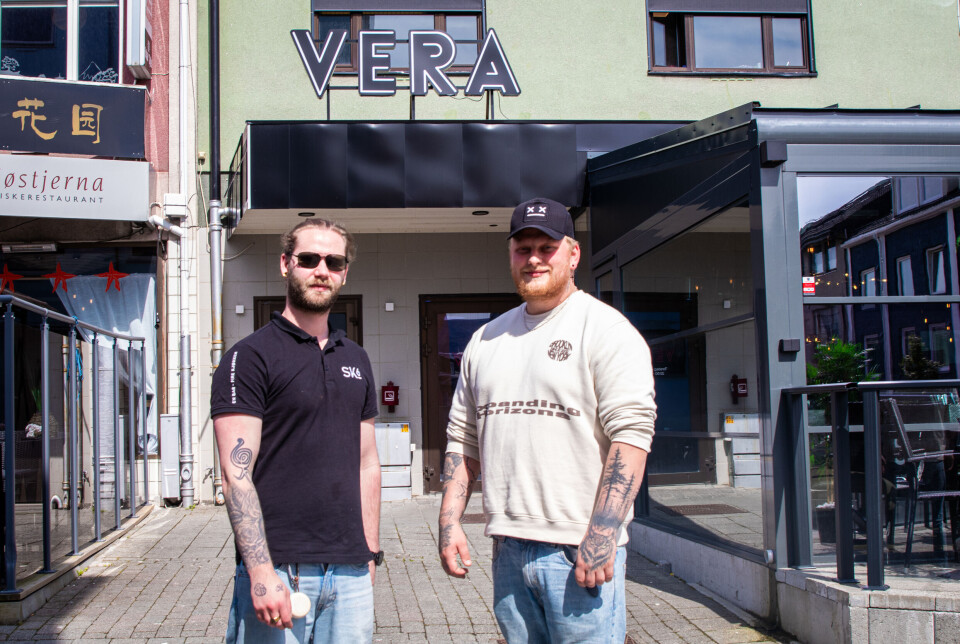 F.v.: Nicklas Millert, bartender og Bjørnar Hoel, daglig leder, på utestedet Vera.