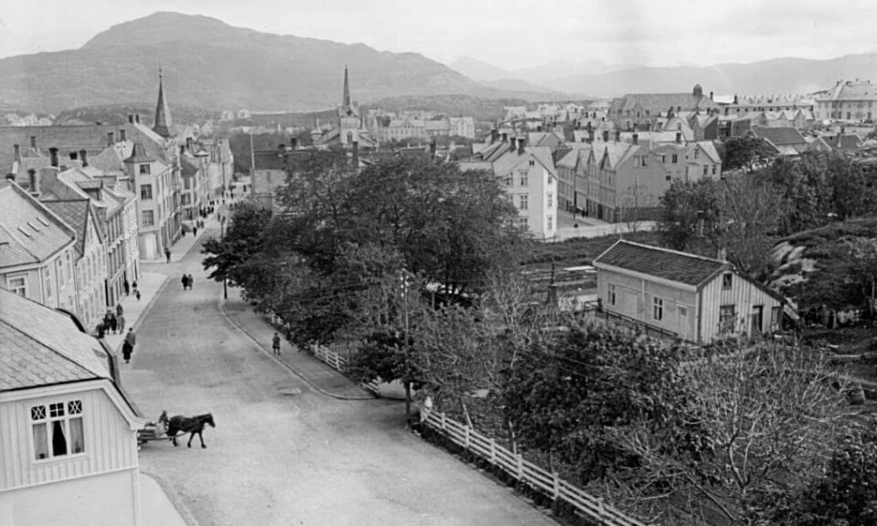 Langveien i Kristiansund. Kanskje noen har litt mer info om bildet?