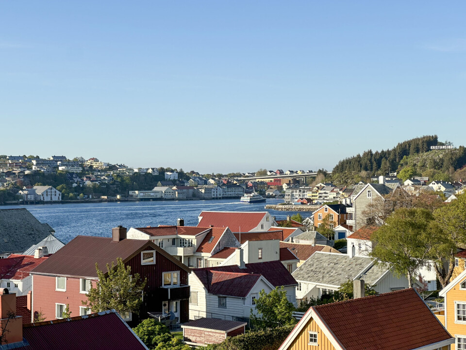 Kristiansund sett fra Innlandet med utsikt mot Gomalandet, Nordsundbrua og Nordlandet.