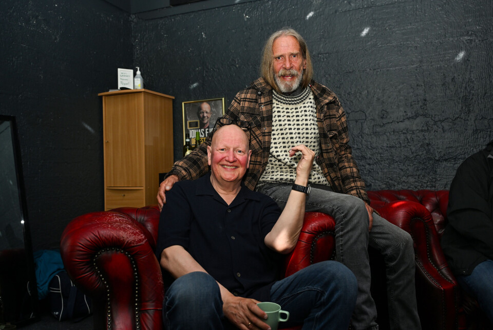 «Backstage» etter konserten: Frode Alnæs og Øivind Elgenes i Dance With a Stranger (DWAS) på Kulturfabrikken lørdag 7. juni 2025.