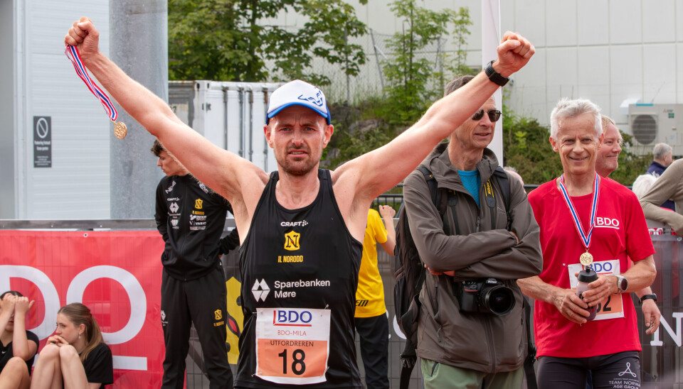 Fv. 1.plass i 10km ble Einar Engvig. Med 2.plass til høyre i rødt.