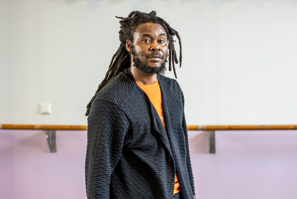 Danseren Mcintosh Jerahuni synes det er fint å få henge med broren Tendai og utvikle nyskapende dans I Kristiansund. Han bor på østlandet der han driver egne danseprosjekter.